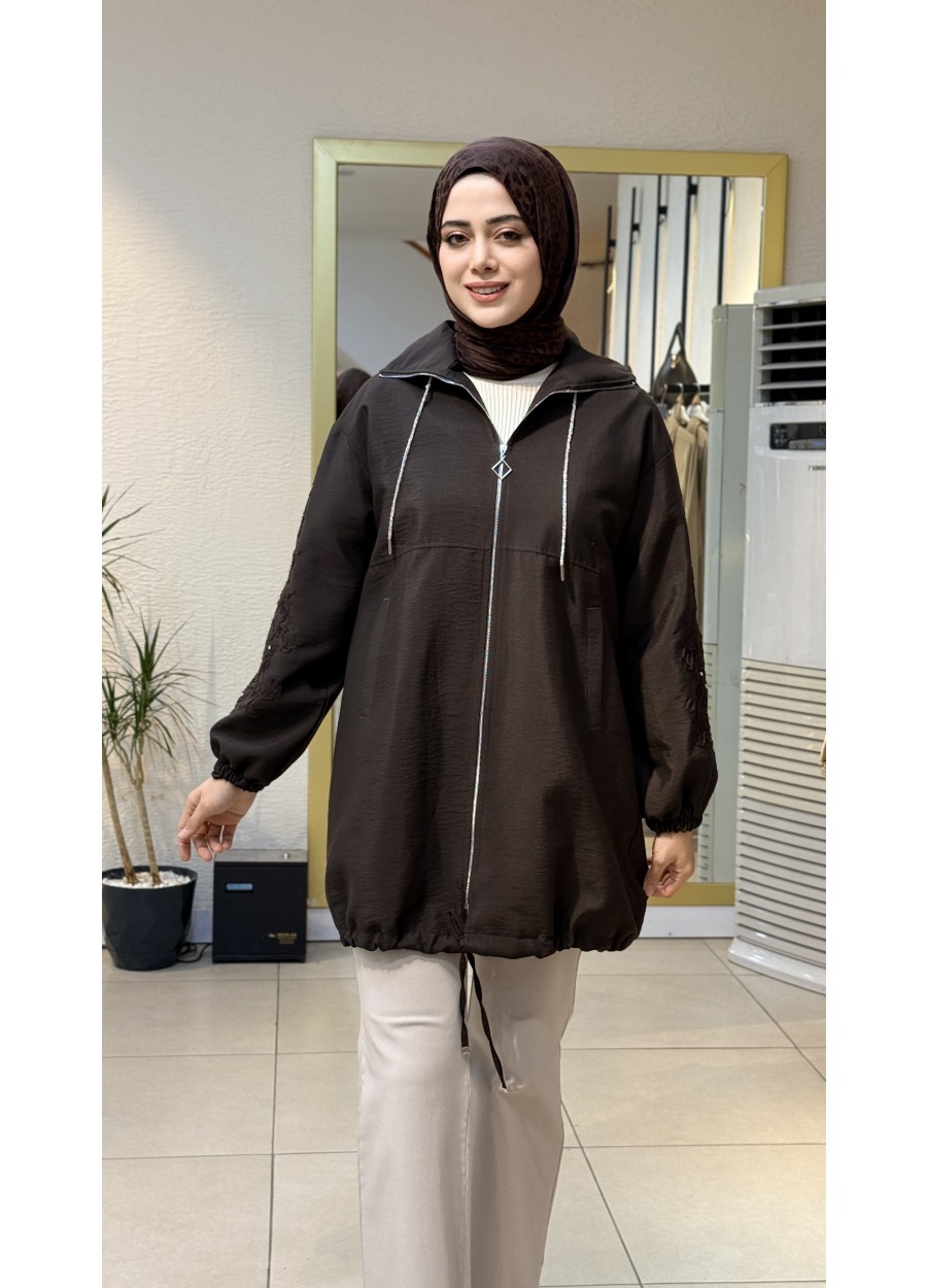 Esswaap Kolu Nakışlı Fermuarlı Yağmurluk Kahverengi