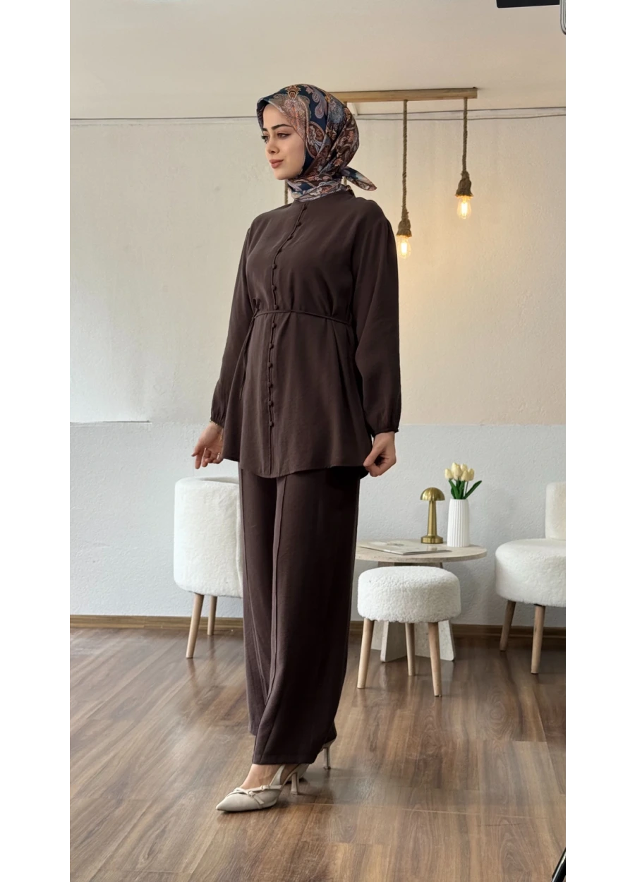 Armine Trend Sahte Düğme Detay Pantolonlu Takım Bitter