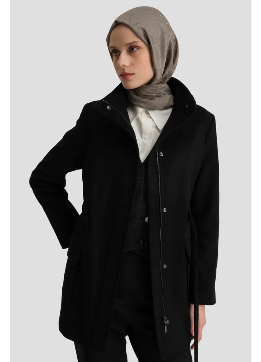 Armine Beli Bağcıklı Kısa Kaban Siyah