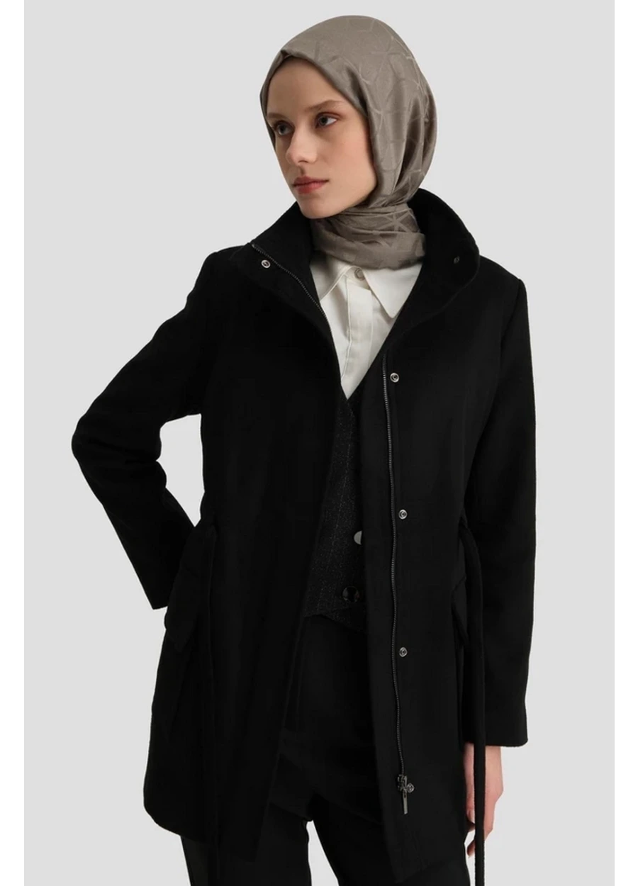 Armine Beli Bağcıklı Kısa Kaban Siyah